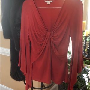 Adorable top for biz or casual.